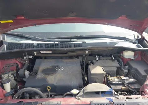 2014 Toyota Sienna Le V6 8 Passenger z USA, uszkodzony, nr VIN 5TDKK3DC4ES491220